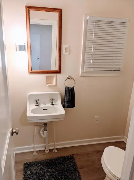 Building Photo - 1320 20th Ave