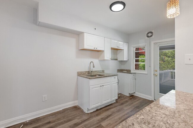 Building Photo - PENDING - Newly Renovated 3 Bedroom 2 Bathroom in