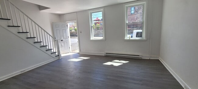 Building Photo - Newly Renovated 3BR Home – Lancaster – Move-In Ready