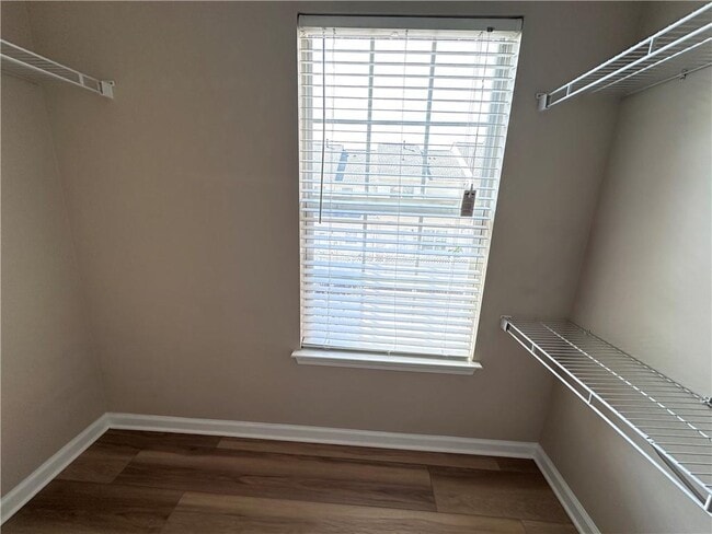 Building Photo - 9761 Palmeston Pl