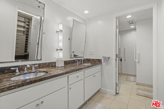 Building Photo - 10445 Wilshire Blvd