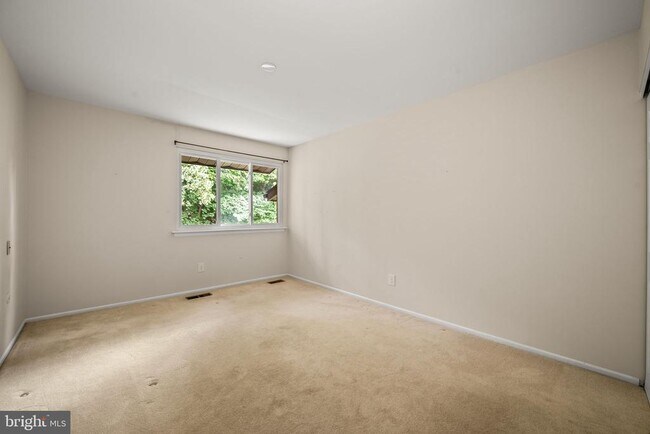 Building Photo - 404 Worthington Dr