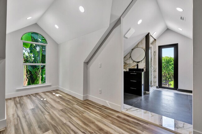 Building Photo - 7693 Steeplechase Dr