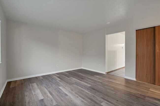 Building Photo - 2460-2462 Hiawatha St