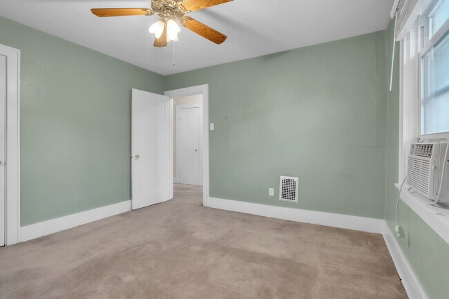 Building Photo - 1644 McFarland Rd