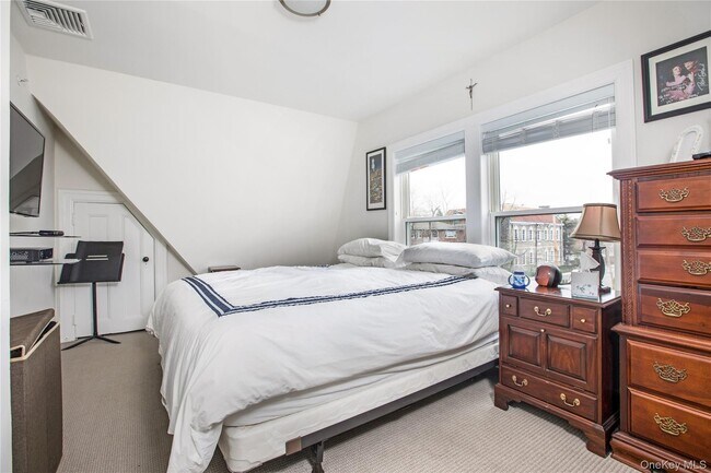 Building Photo - 199 Purchase St