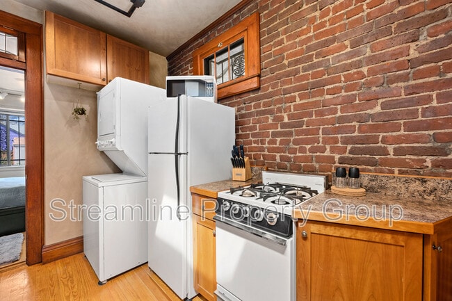 Building Photo - 141 W Archer Pl