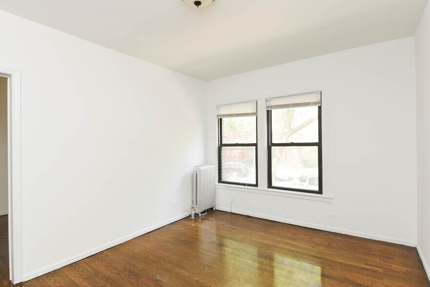 Building Photo - 929 W Sunnyside Ave