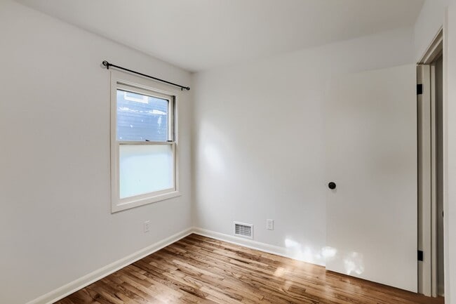 Building Photo - South Tabor — 2BR/1BA Home with Attached Garage