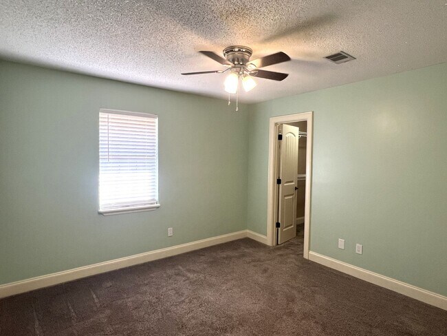 Building Photo - Great Home in Dove Cove Subdivision