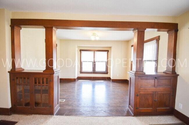 Building Photo - 2-Bedroom Farmhouse