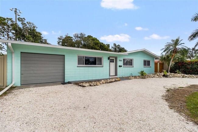 Building Photo - 3700 Whiting Dr SE