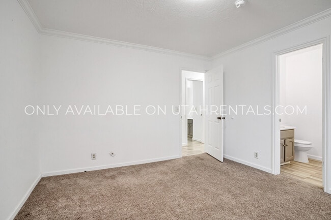 Building Photo - 1639 Woodland Dr