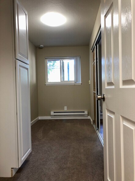 Building Photo - 3602 NE 73rd Pl