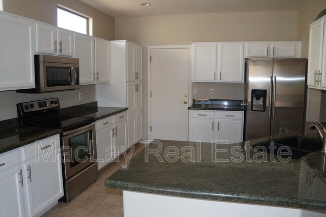 Building Photo - 203 W Cedar Dr