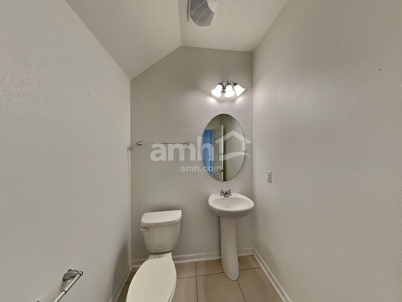 Building Photo - 5405 Manchester Dr