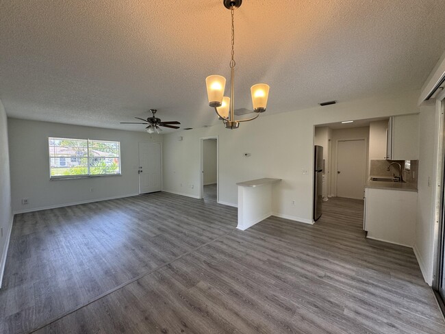 Building Photo - 120 SW De Gouvea Terrace