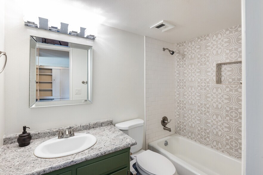 Building Photo - 3737 E Turney Ave