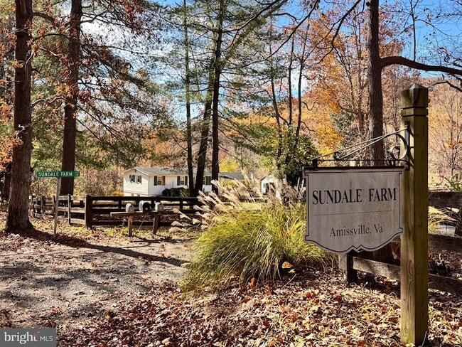 Building Photo - 2 Sundale Ln