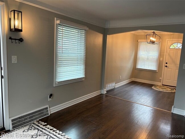 Building Photo - 1601 E 4th St