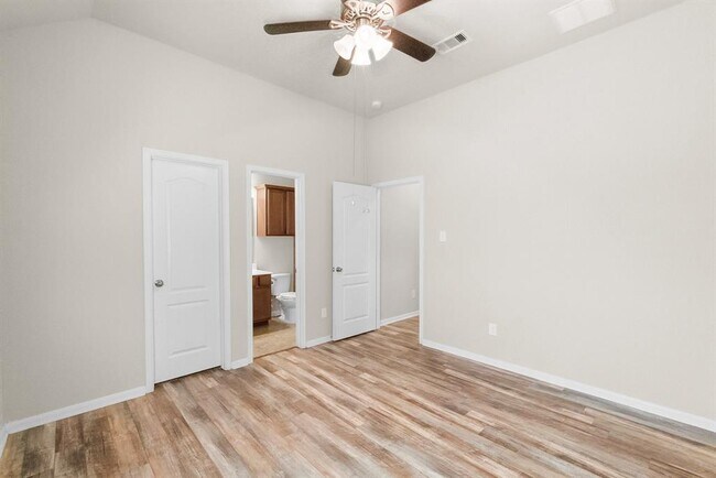 Building Photo - 3534 Woods Estates Dr