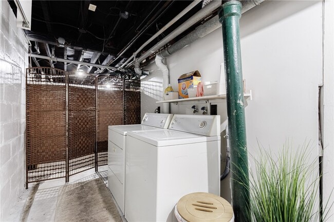 Building Photo - 1363 Highland Ave