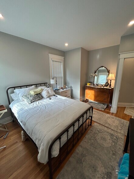 Bedroom 2 (w/ walk-in closet) - 448 Crescent Ave