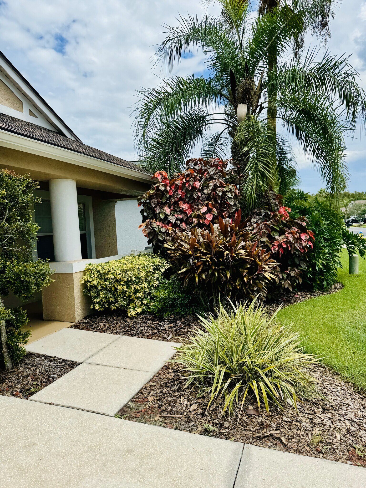 Front Door Walkway - 27325 Edenfield Dr