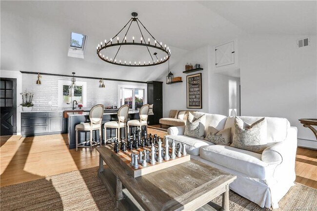 Building Photo - 381 Lakeside Rd