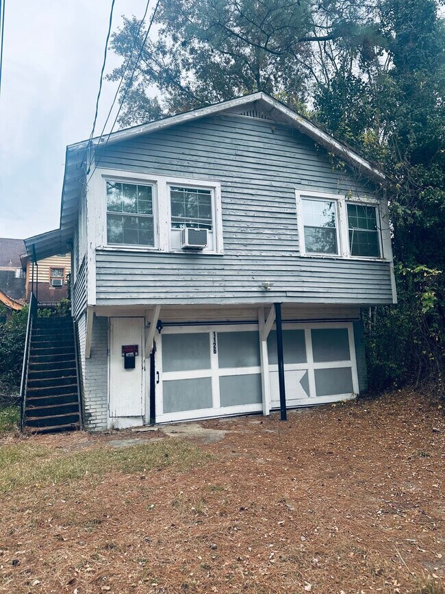 Building Photo - Remolded 2 bedroom 1 bath over a huge 2 car garage