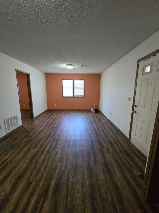 Building Photo - 115 Holly Dr