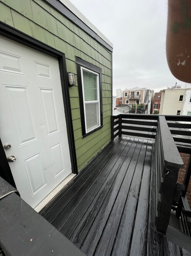 Building Photo - 204 Bunker Hill St