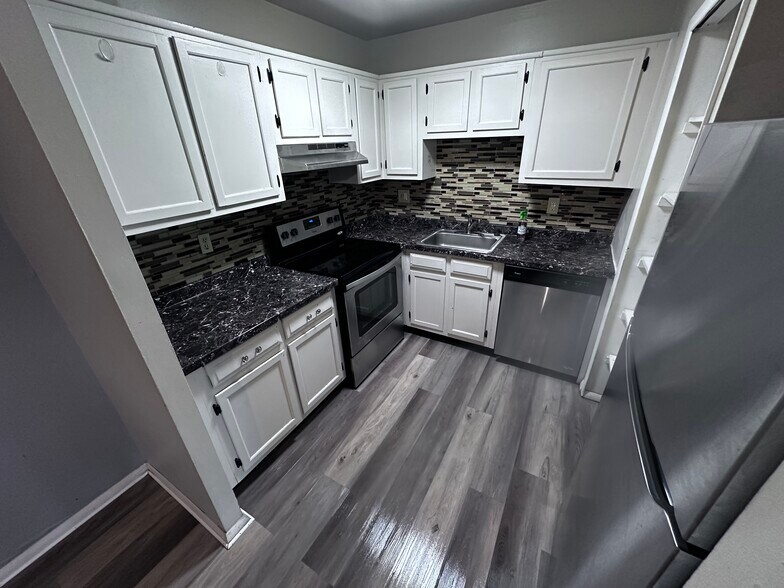 Building Photo - 8G Ethan Allen Ct