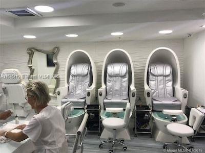 Building Photo - 17375 Collins Ave