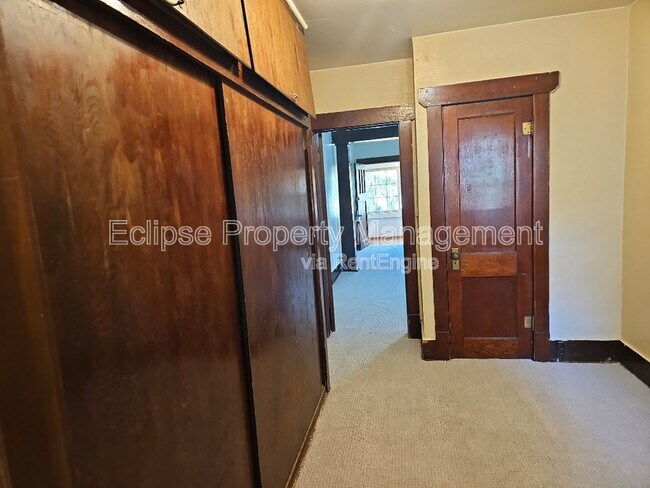 Building Photo - 204 Edison Ave