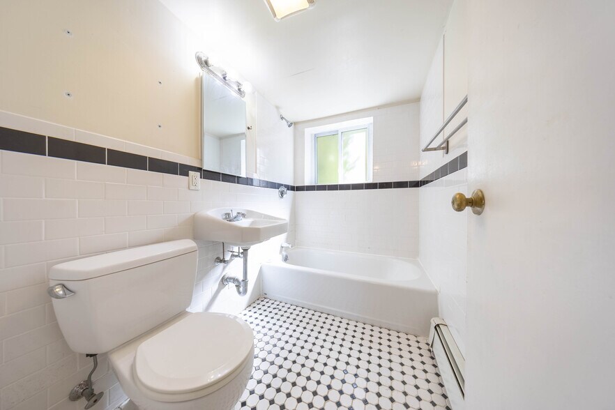 Building Photo - 33 Westgate Rd