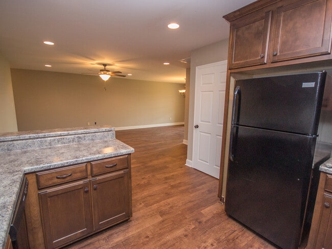 Building Photo - 25260 Everblake Dr