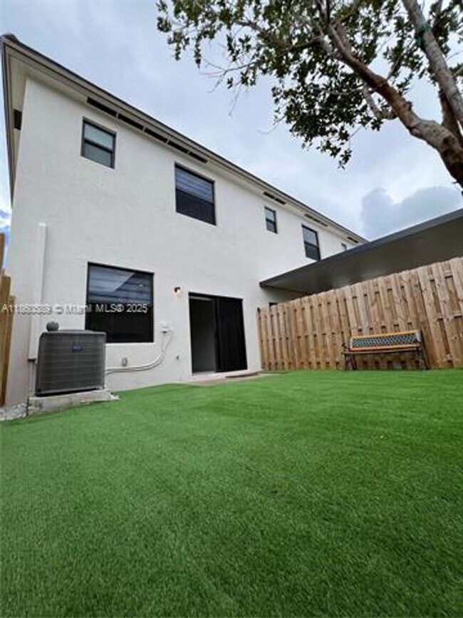 Building Photo - 12725 SW 234th Ter