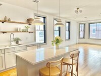 Building Photo - 17 Maywood St