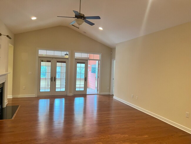 Building Photo - MARKET COMMON - 3 BEDROOM, 2.5 BATH HOME A...