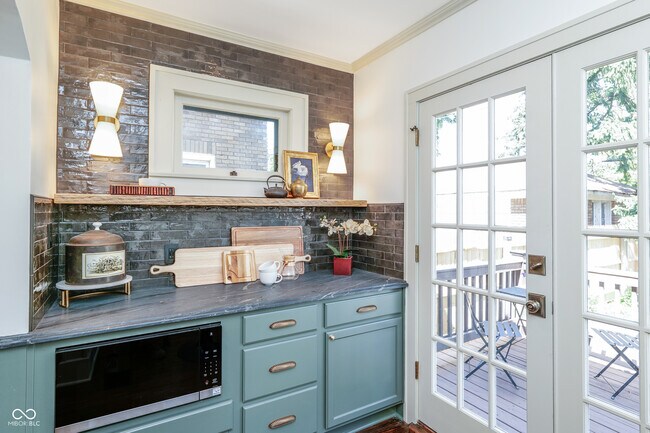 Building Photo - 322 E 37th St