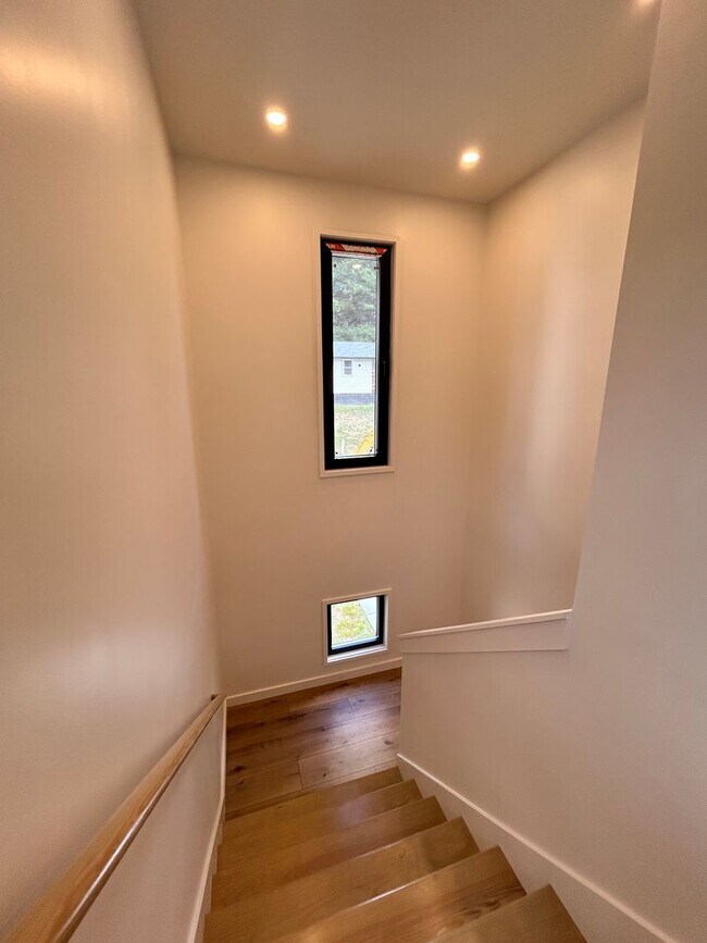 Building Photo - Beautiful New Build 3 Bed, 2.5 Bath, Home in Hixson!
