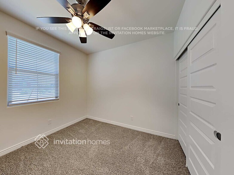 Building Photo - 14427 W El Cortez Pl