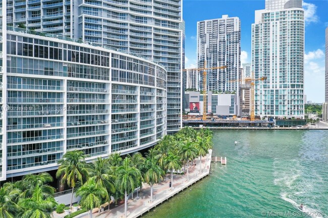 Building Photo - 495 Brickell Ave