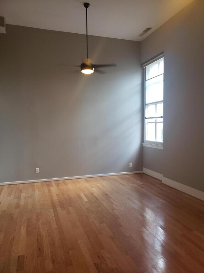 Building Photo - 629 Constitution Ave NE