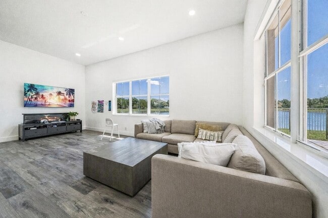 Building Photo - 1250 Placid Ct