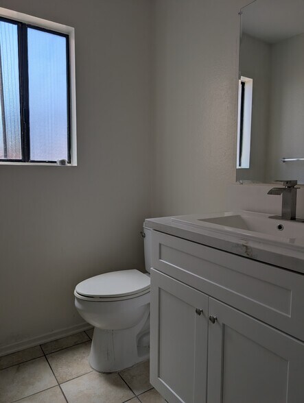 Building Photo - 5166 Dunbar Dr