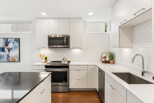 Building Photo - Stand-Alone Modern Home with Elliott Bay Views
