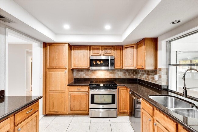 Building Photo - 3460 NE 28th Ave