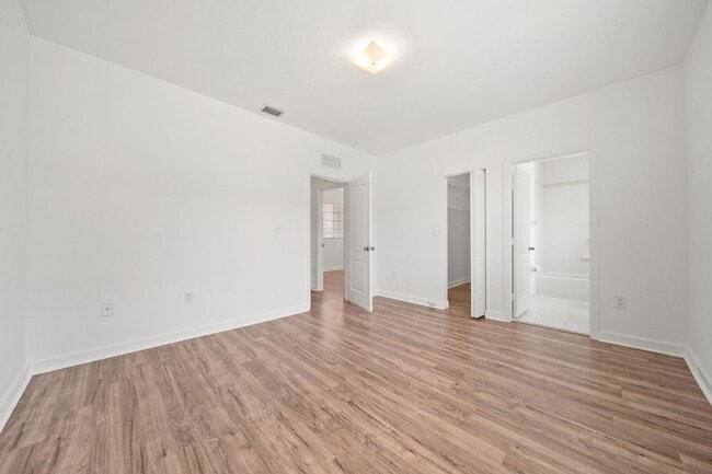 Building Photo - Cutler Bay Townhouse